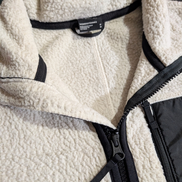 Sold on another app - Picture 3 of 4